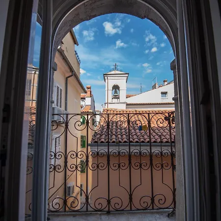 Saint Roch Square Daire Piran